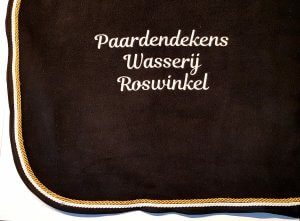 Paardendeken borduren voor wasserij