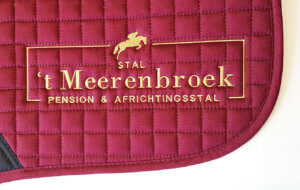 Logo t'Meerenbroek borduring dekje