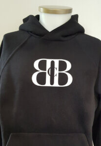 Logo op hoodie bedrukt